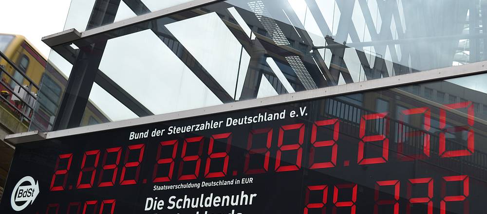 Schuldenuhr des Bundes der Steuerzahler. Schuldenuhr des Bundes der Steuerzahler.