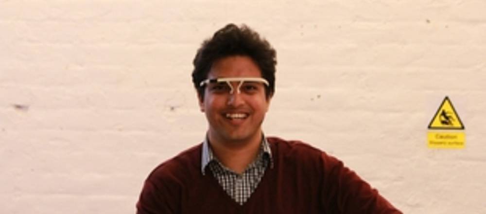 Erfinder Apurv Mishra mit Stirnsensor |Foto: privat